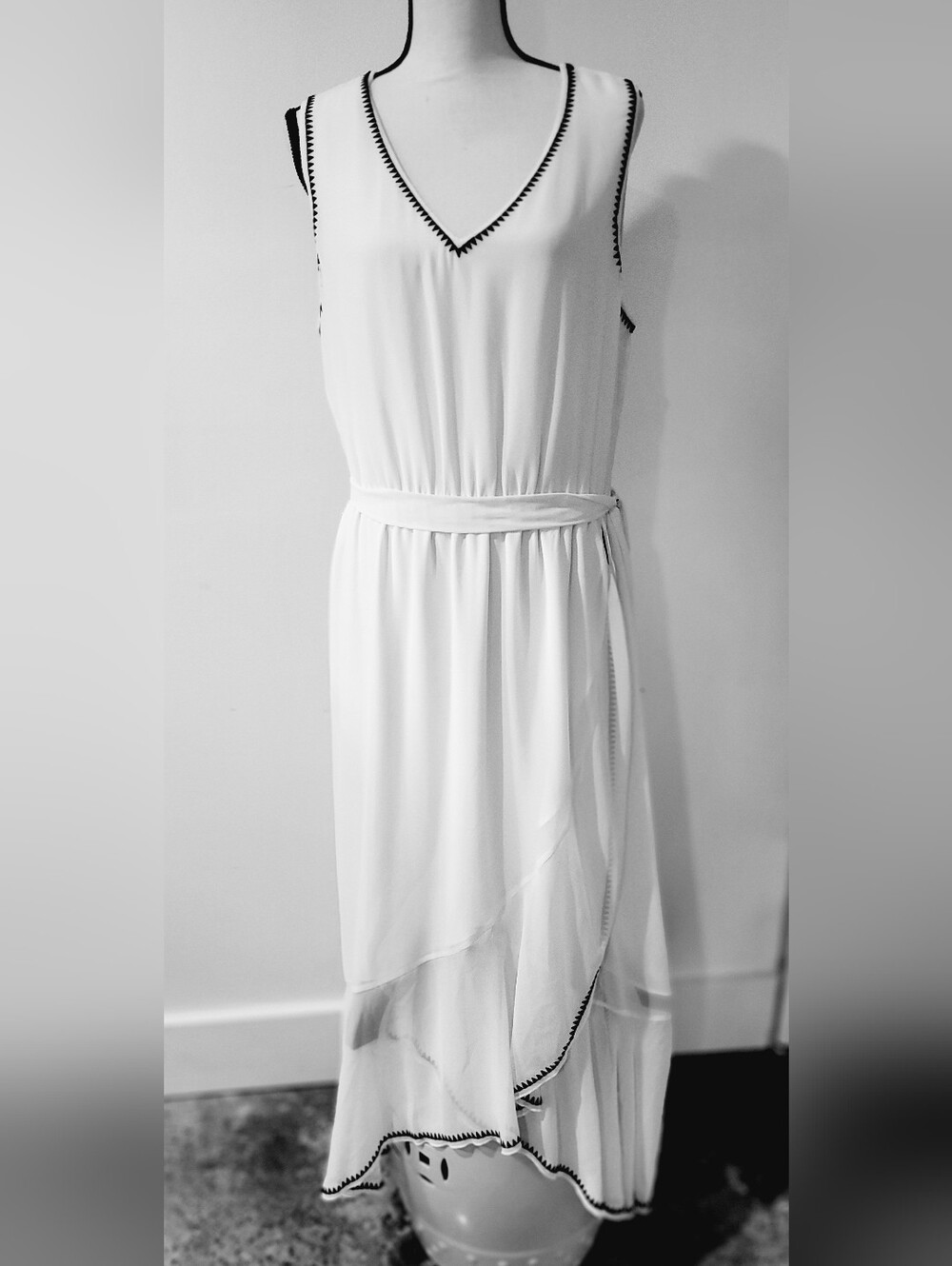Vince Camuto White Sleeveless Asymmetrical Dress with Black Trim